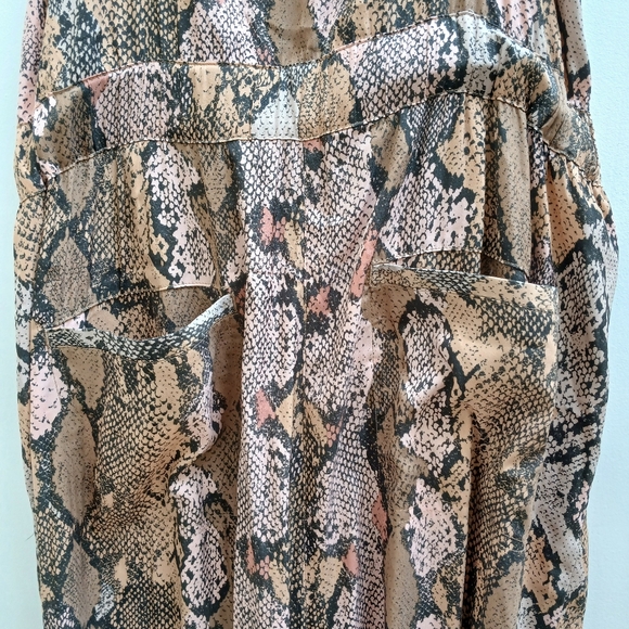 Banana Republic snake print utility jumpsuit with adjustable gold tone top snaps - Picture 8 of 11